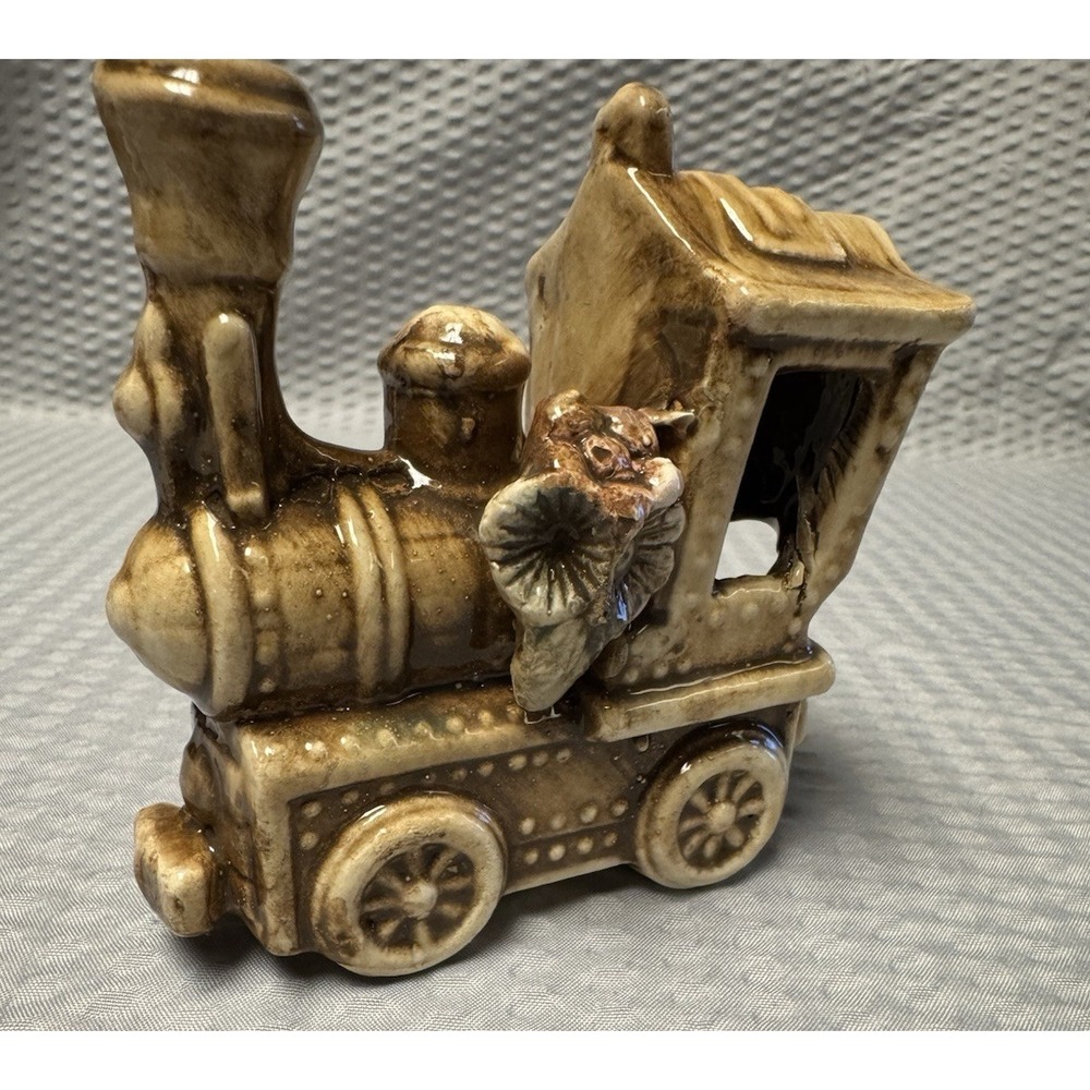 Vintage Capodimonte Porcelain Ceramic Train Engine, Made in‎ Italy